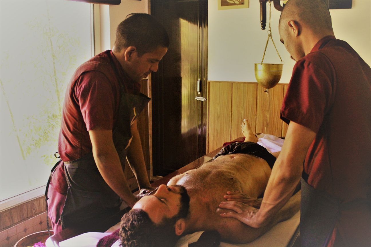 4-Hands Ayurvedic Massage at Best Wellness Retreat in Rishikesh India - Veda5