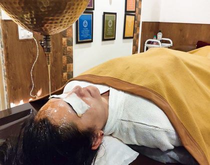 Tratamiento Ayurveda Shirodhara en Rishikesh, India | Beneficios para la salud